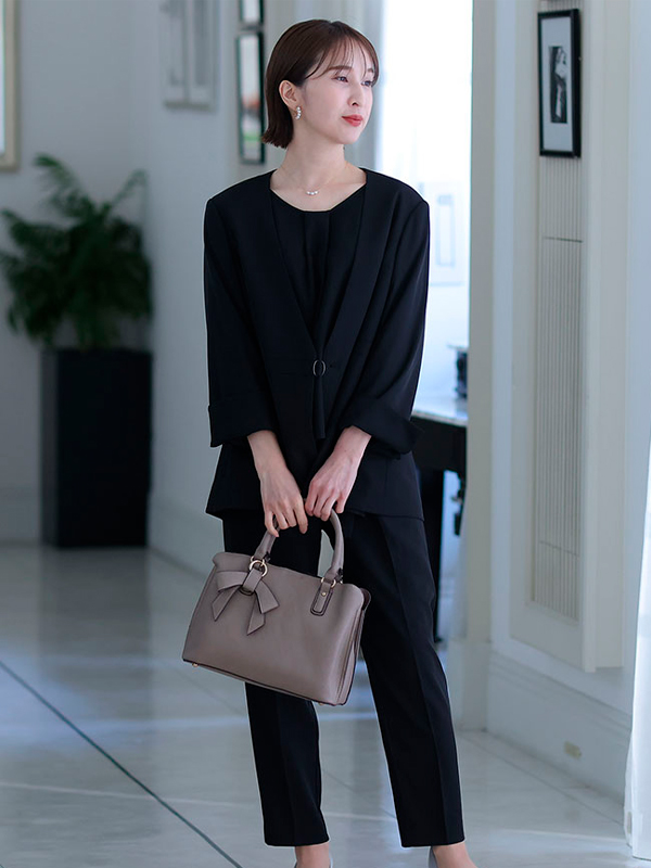 おしゃれなブラックフォーマル(喪服・礼服)30代40代女性レディースを提案するPOURVOUS(プールブー)の商品