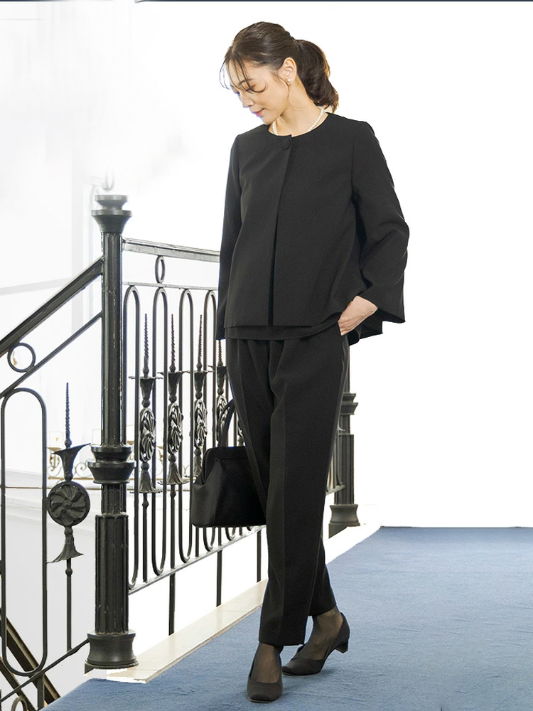 50代60代女性におすすめおしゃれなブラックフォーマル喪服礼服