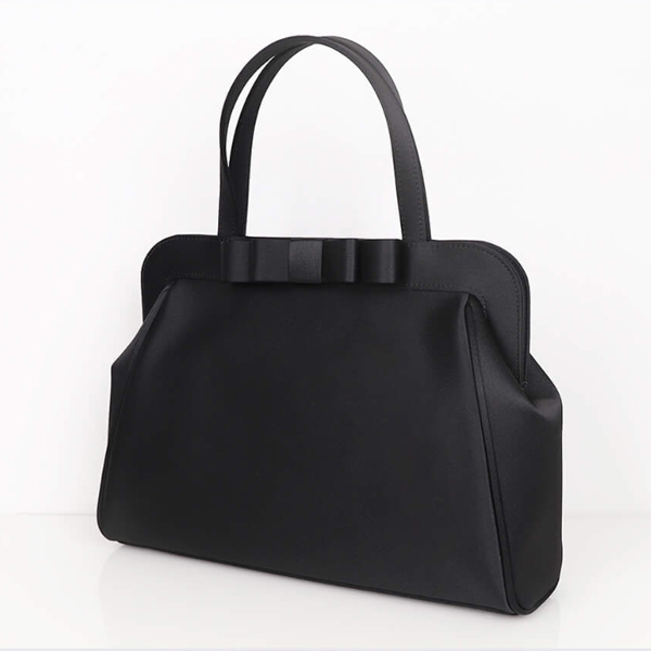 お通夜やお葬式に持つフォーマルバッグ喪バッグのマナーとルール