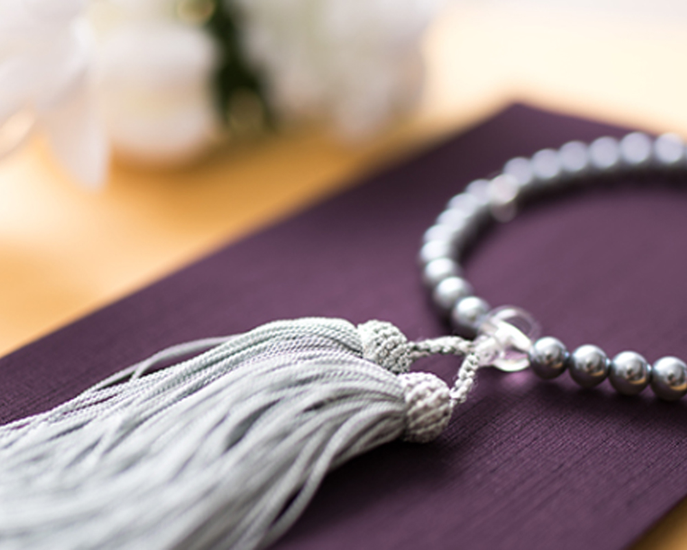 お通夜やお葬式に持つフォーマルバッグ喪バッグのマナーとルール