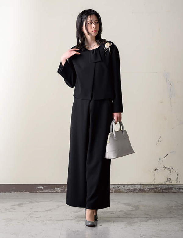 ブラックフォーマル喪服を卒園式や卒業式に着回し出来るコーディネート