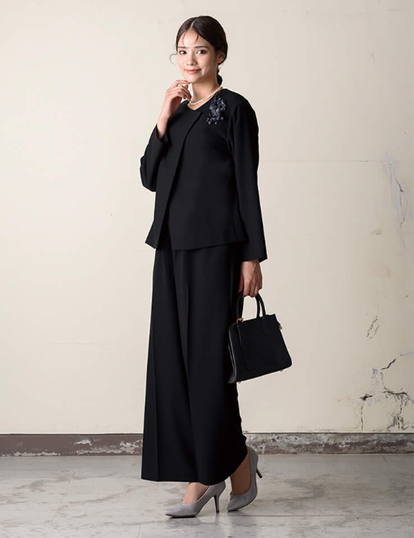 ブラックフォーマル喪服を卒園式や卒業式に着回し出来るコーディネート